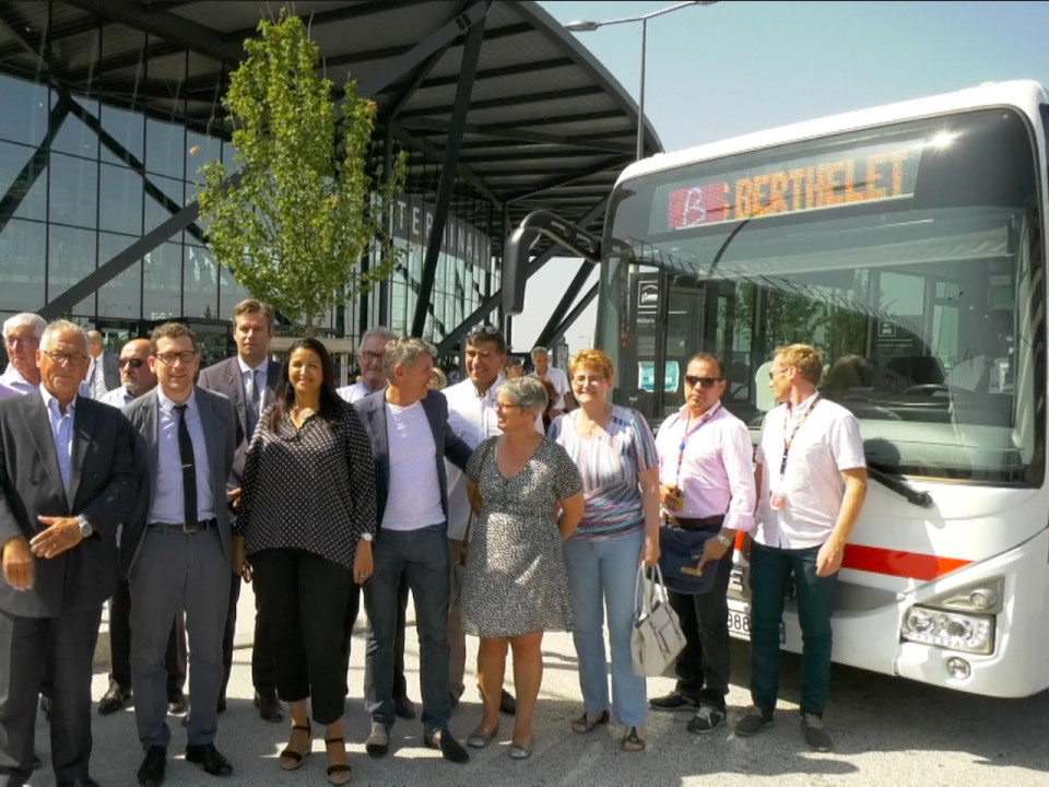 Une première ligne de bus TCL desservira l'aéroport de Lyon dès lundi - VIDEO