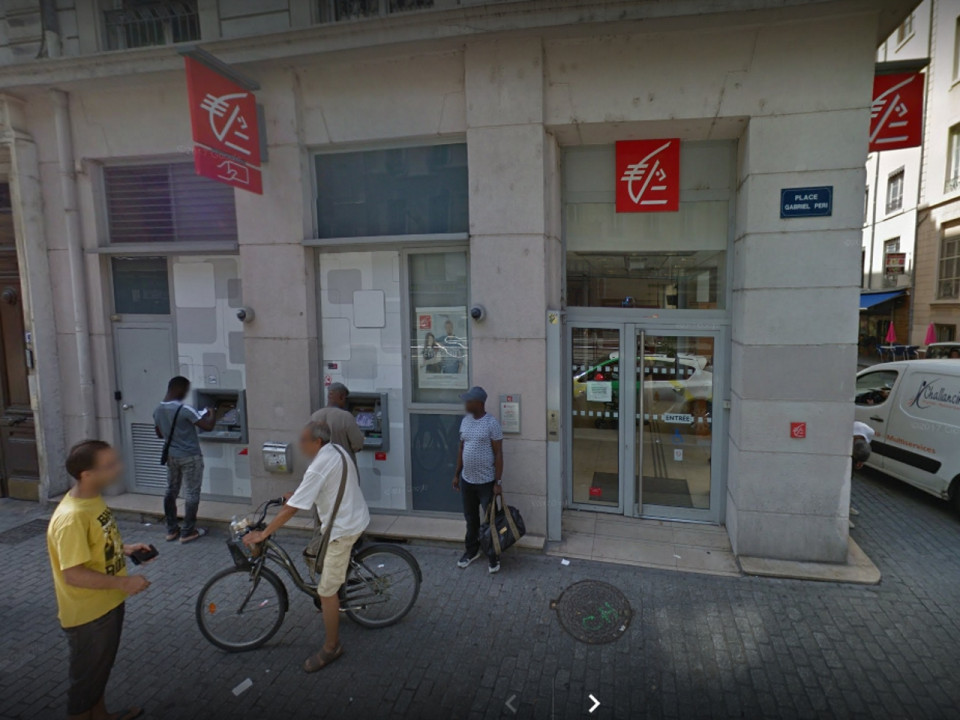 Son rendez-vous à la banque se déroule mal, le Lyonnais saccage les lieux
