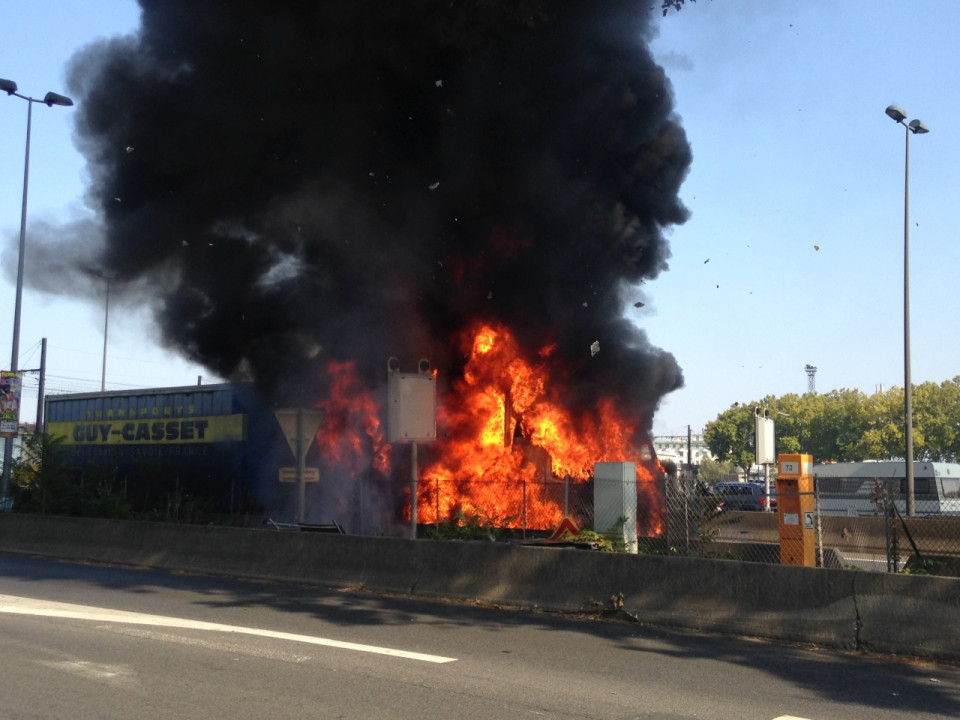Un camion en feu sur l’A7 à Lyon