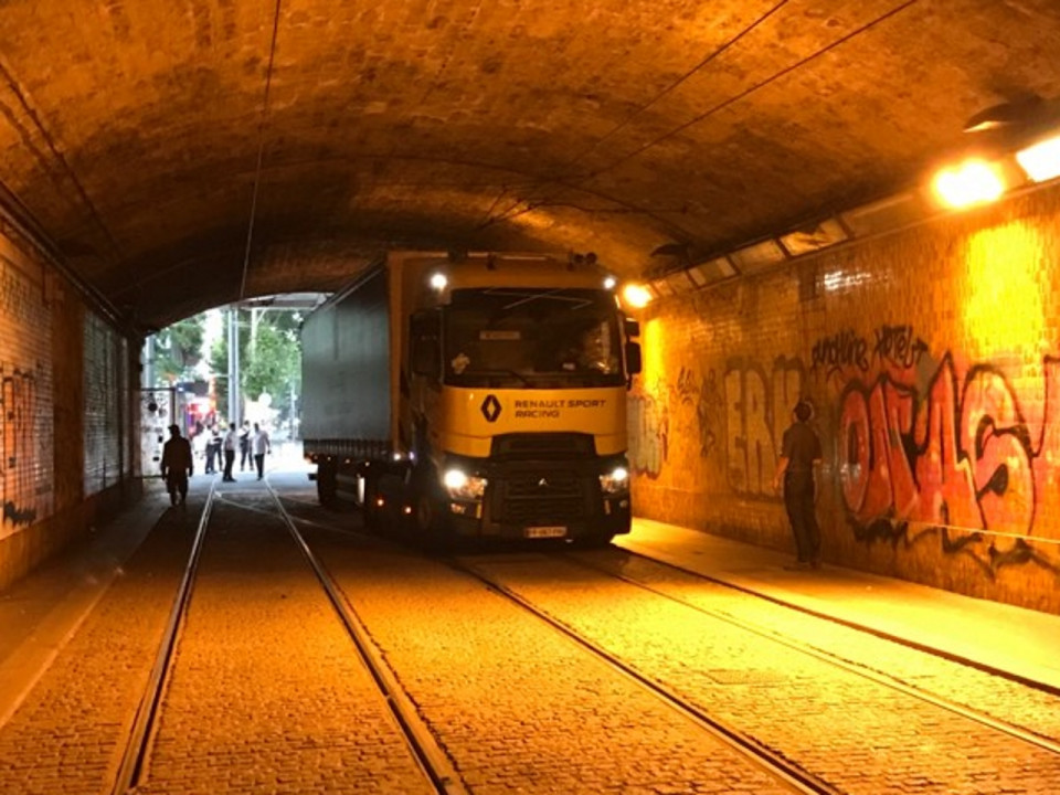 Camion coincé sous Perrache : la circulation des trams perturbée ce vendredi matin
