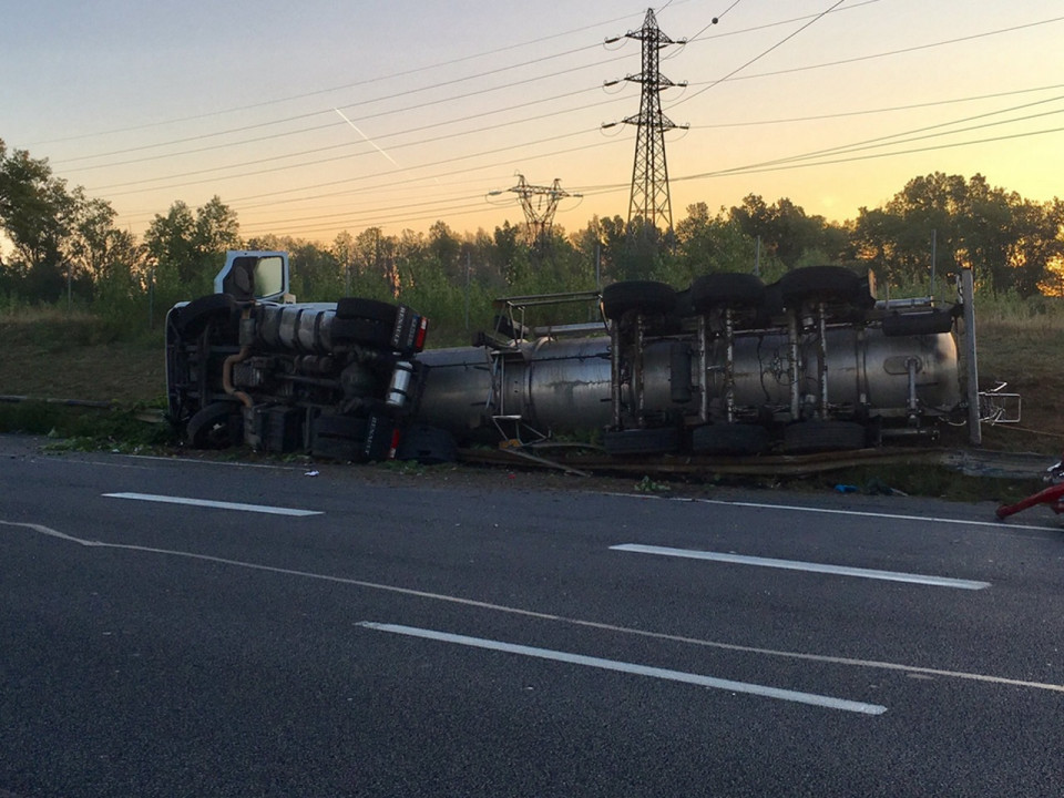 Camion rempli d'acide couché sur le périphérique : le périph rouvre sur deux voies