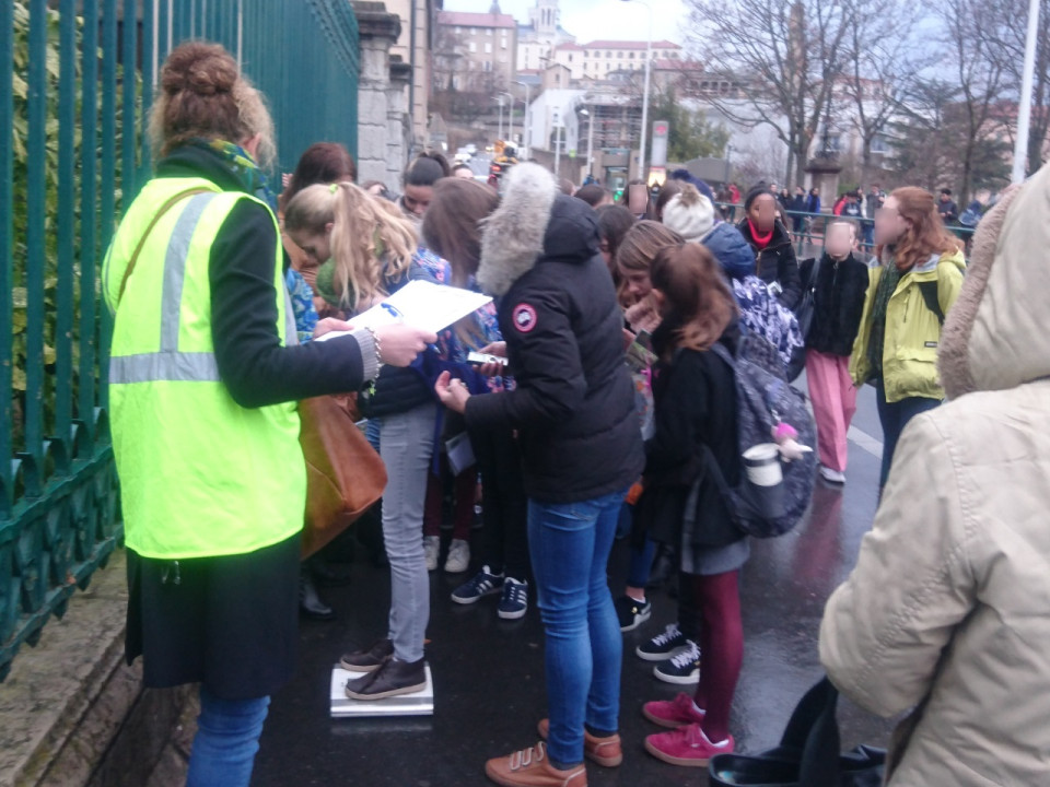 Lyon : nouvelle pesée de cartables au Collège Jean Moulin