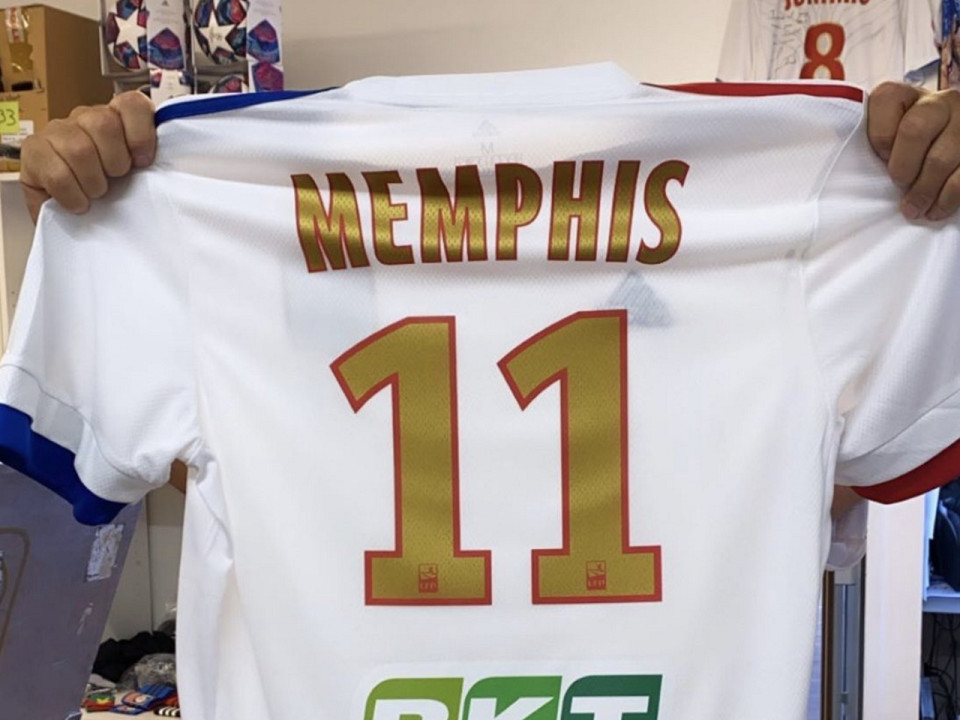 OL : Memphis dévoile le flocage doré pour la finale de Coupe de la Ligue