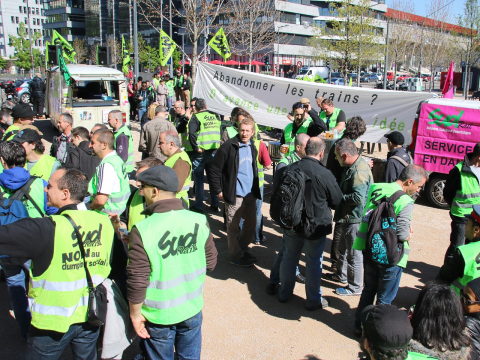 Rhône-Alpes : manifestation contre la suppression des contrôleurs à bord des TER
