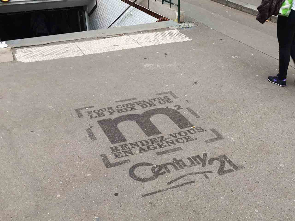 Publicités éphémères sur les trottoirs : l’expérimentation débute à Lyon !