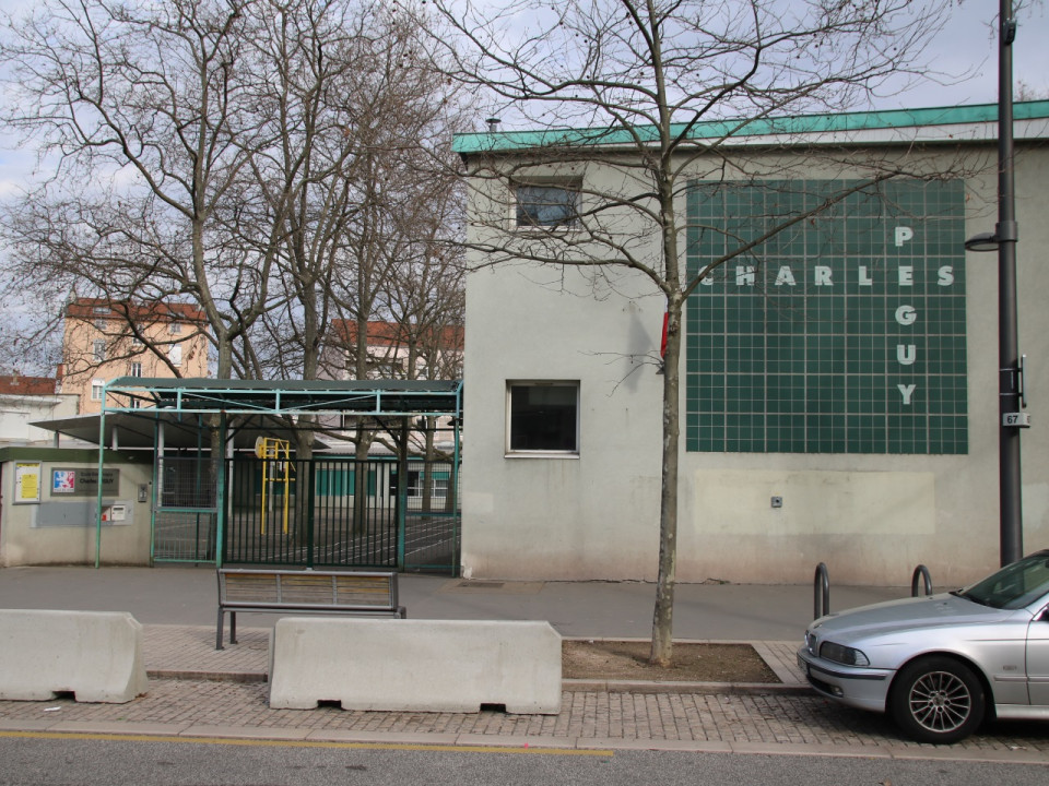 Lyon : une photo de pénis envoyée par l'animateur à un élève de Charles-Péguy ?