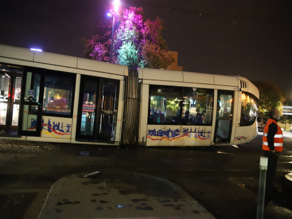 Lyon : deux blessés graves après une collision entre le tram et une voiture
