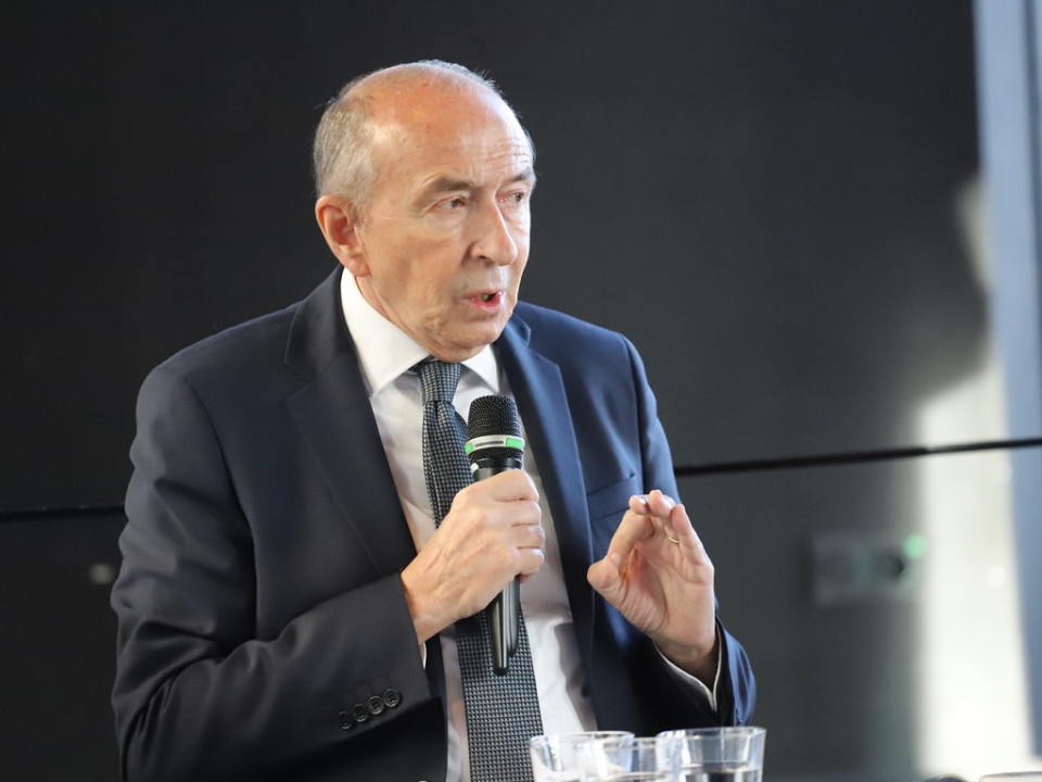 Gérard Collomb dénonce les "allers-retours" du gouvernement sur la question des masques