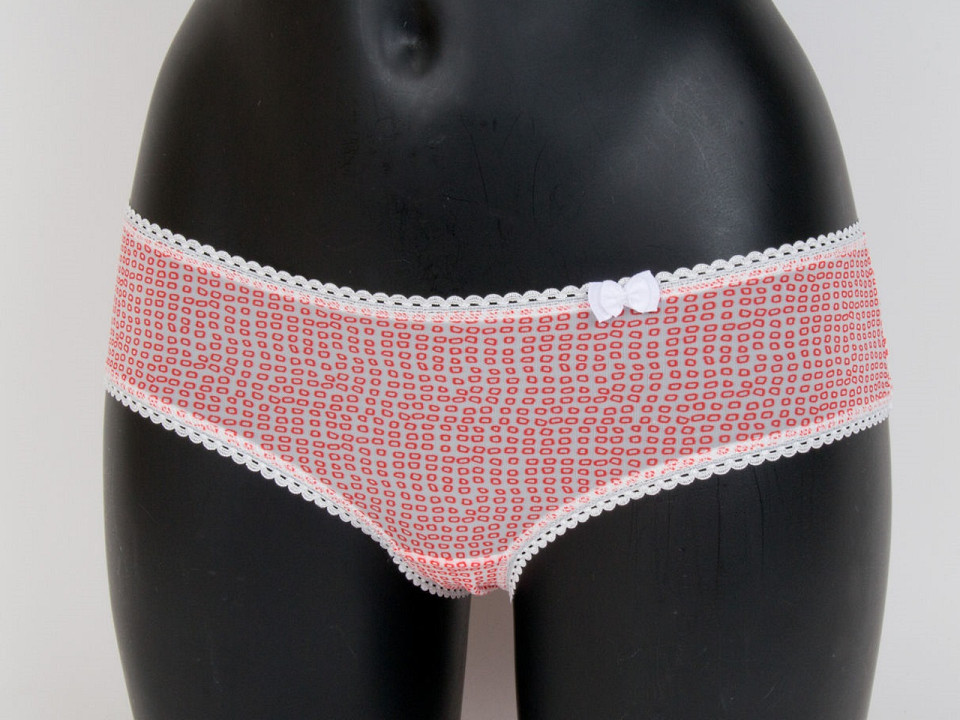 Sondage : les habitantes d'Auvergne-Rh&ocirc;ne-Alpes plut&ocirc;t string que culotte