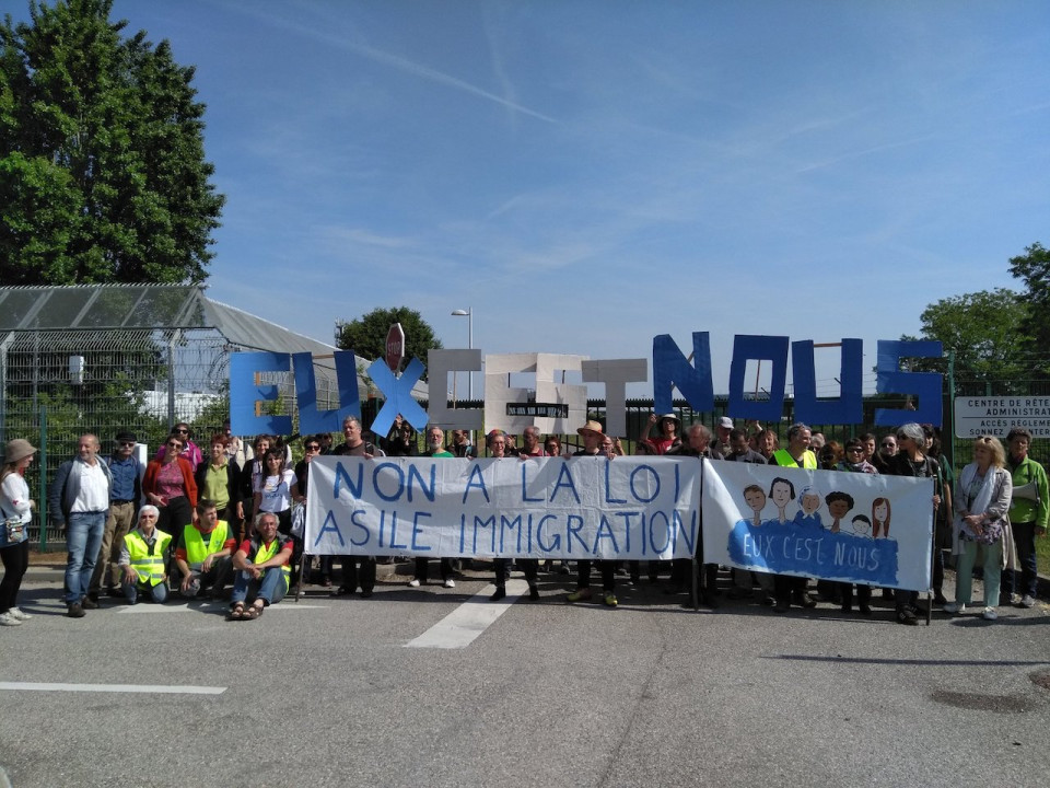 Blocage au centre de rétention de Lyon pour lutter contre la loi asile et immigration