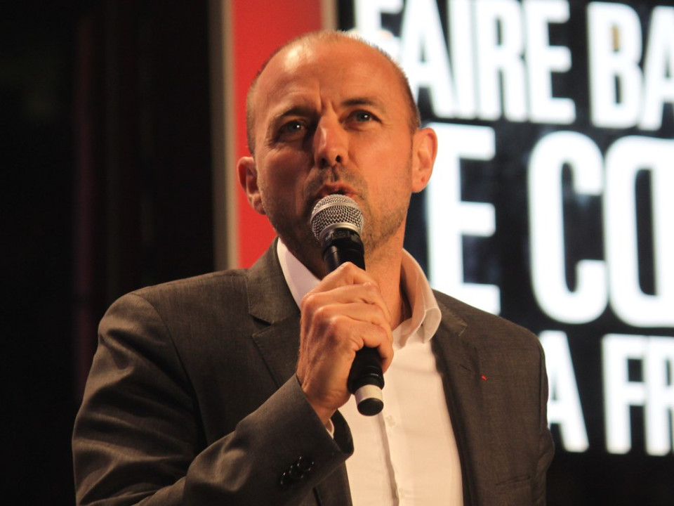 "G&eacute;rard Collomb a pris une d&eacute;cision qui va le marquer de fa&ccedil;on ind&eacute;l&eacute;bile", selon Jean-Fran&ccedil;ois Debat