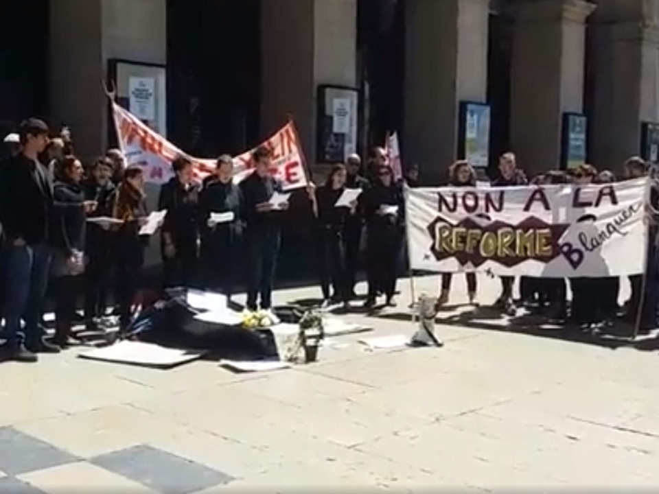 Loi Blanquer : les profs ont "enterré l'école publique" à Lyon