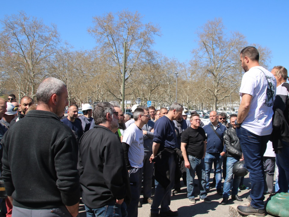 Une centaine d'égoutiers manifestent à Lyon