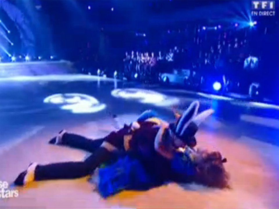 Danse avec les Stars : EnjoyPhoenix qualifiée malgré une lourde chute - VIDEO