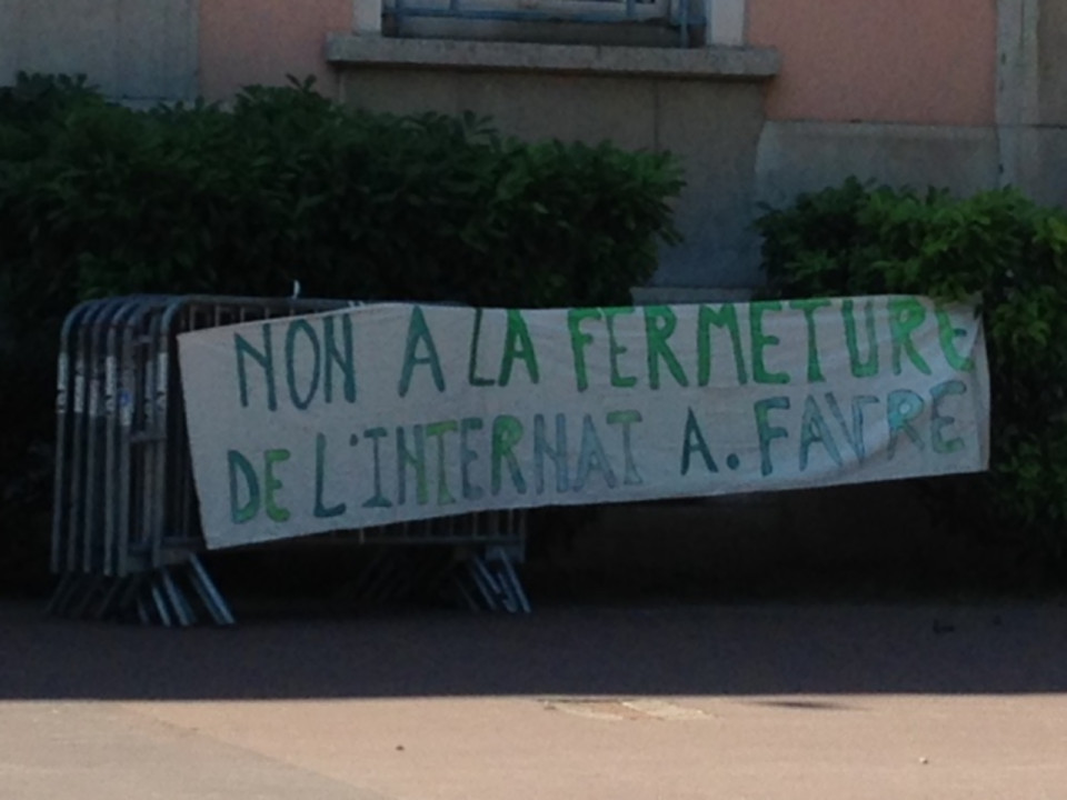 Fermeture de l’internat Favre : le personnel ne baisse pas les bras