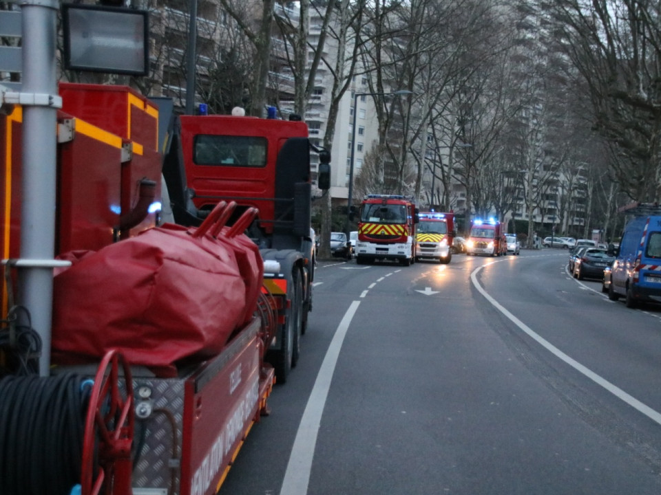 Lyon : trois incendies de voitures dans des parkings souterrains dans la même nuit