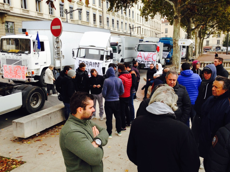 Les forains ont bloqué Lyon pour soutenir leurs collègues de Rouen