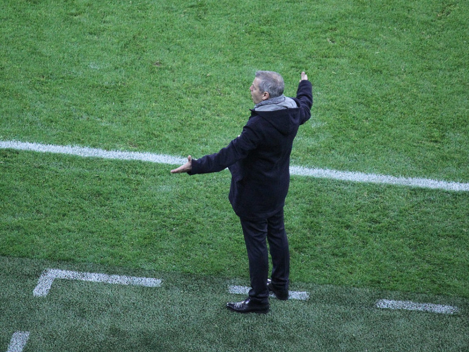 Trophée des champions : Lacazette blessé et Génésio "déçu"