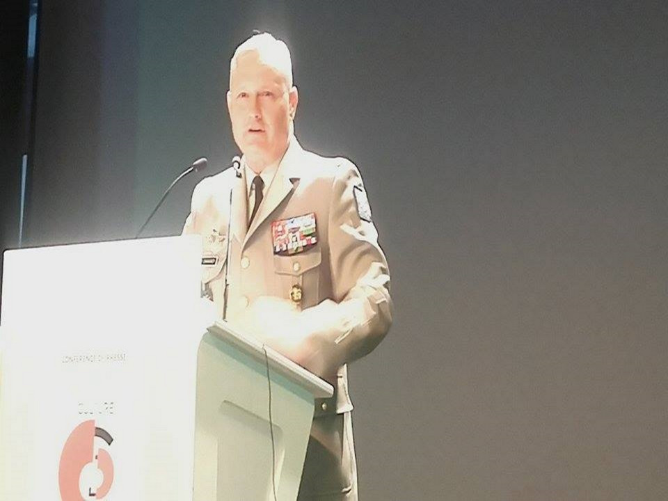 Des uniformes militaires relookés par des étudiants en mode à la Sucrière