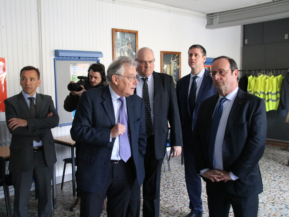 Vaulx-en-Velin : un incendie se déclare après le passage de François Hollande