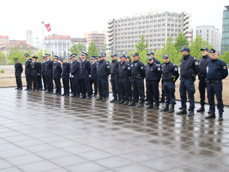 A Lyon, les policiers rendent hommage à Xavier Jugelé abattu à Paris