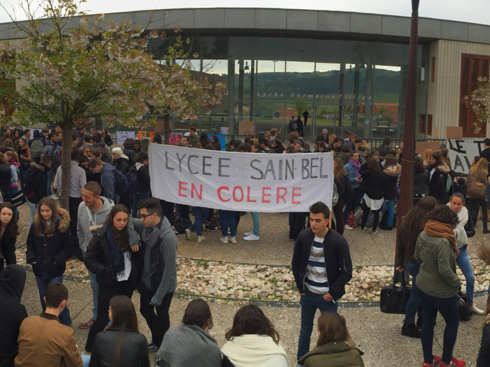 Rhône : des lycéens mobilisés pour empêcher l’expulsion d’un camarade