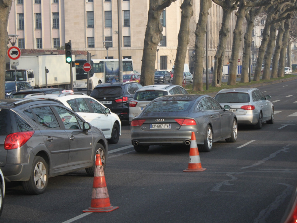 Circulation alternée : les locations de voitures à plaques impaires explosent