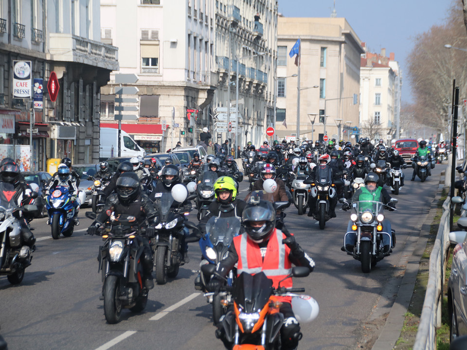 Vitesse à 80km/h : entre 800 et 2200 motards en colère dans la rue à Lyon