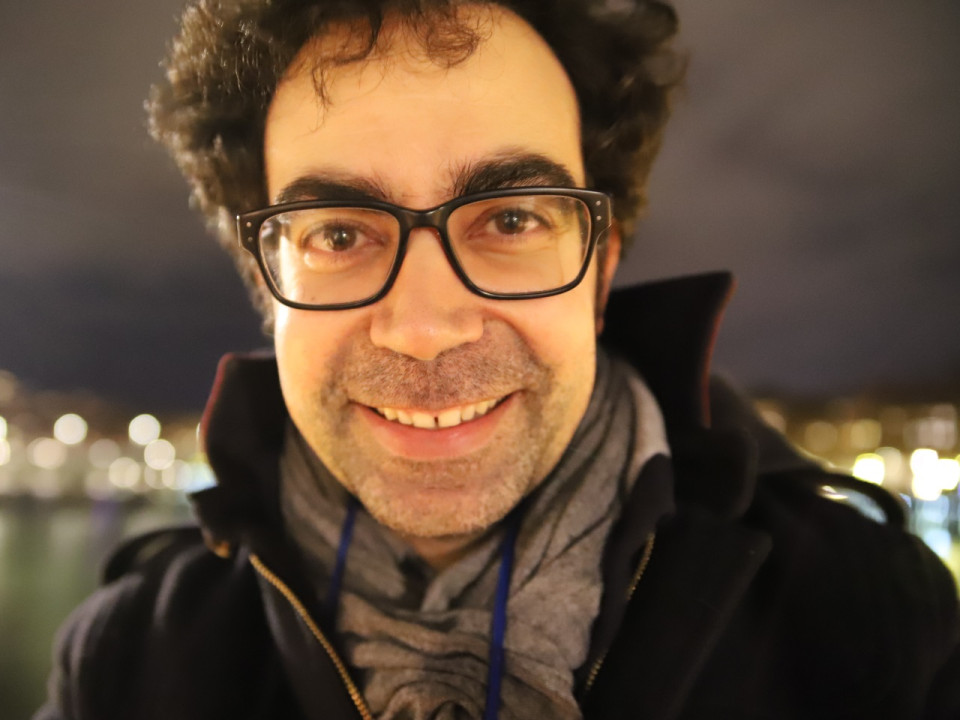 Julien Santini : "Intéressant de jouer le double emploi sur le fait que je sois beau et drôle"