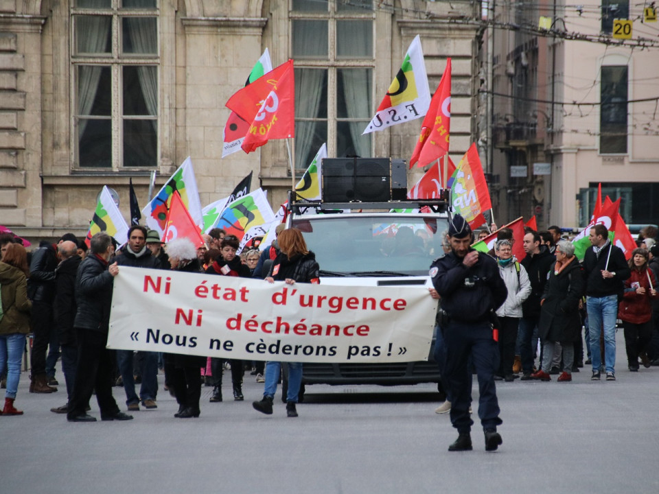 Lyon : 500 personnes défilent contre l’état d’urgence