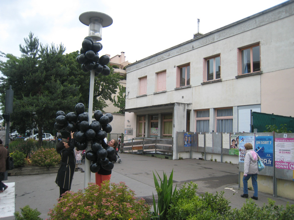 Rythmes scolaires à Lyon : après l'opération SPAM, place aux ballons noirs