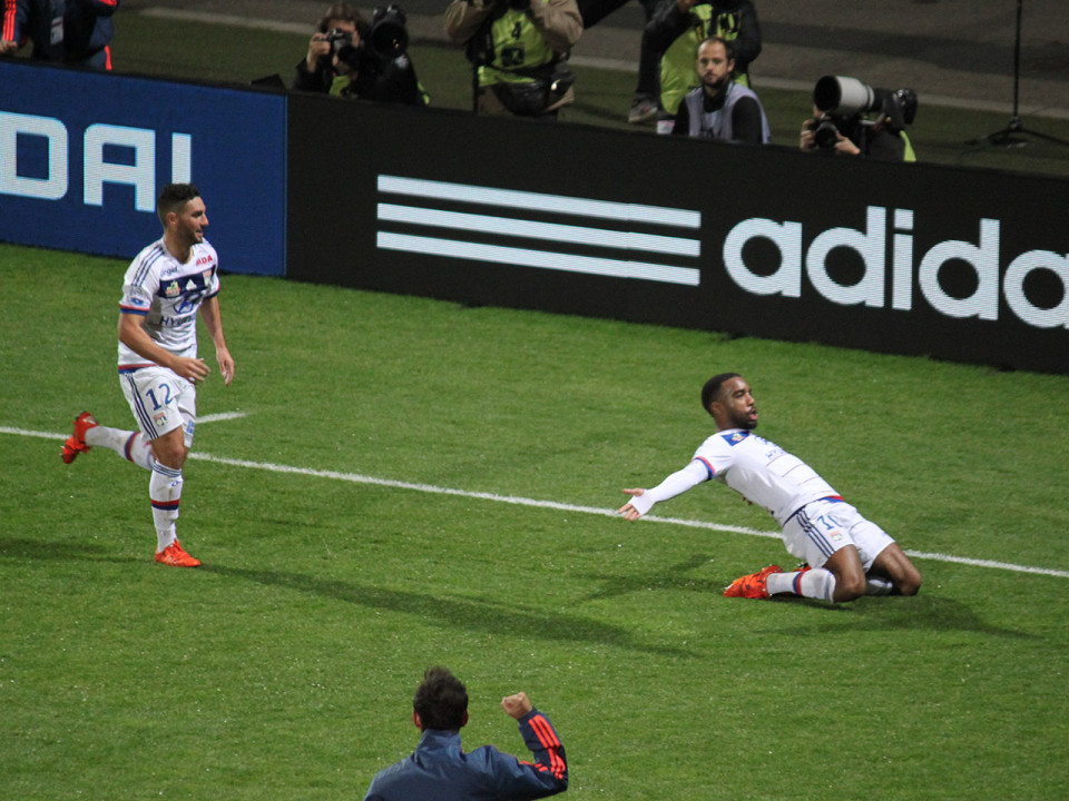 L’OL et Lacazette s’offrent l'ultime derby de Gerland face à l’ASSE (3-0) - VIDEO