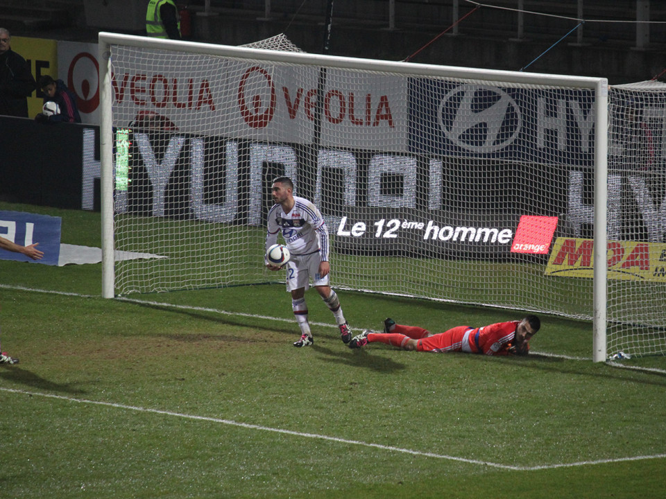 Pour sa derni&egrave;re &agrave; Gerland, l&rsquo;OL a g&acirc;ch&eacute; la f&ecirc;te face &agrave; Angers (0-2)