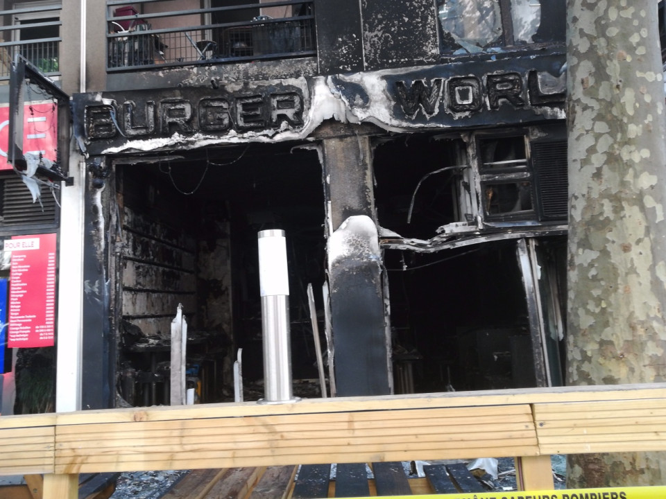 Le Burger World de Villeurbanne détruit par un incendie