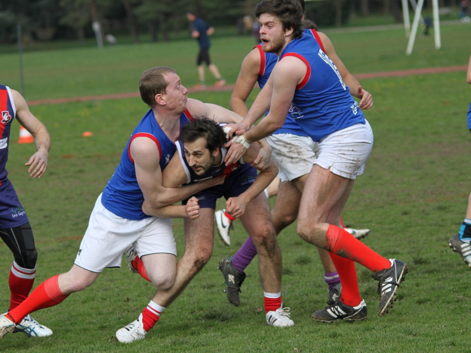 Lyon : contacts rugueux et exploits titanesques avec le football australien