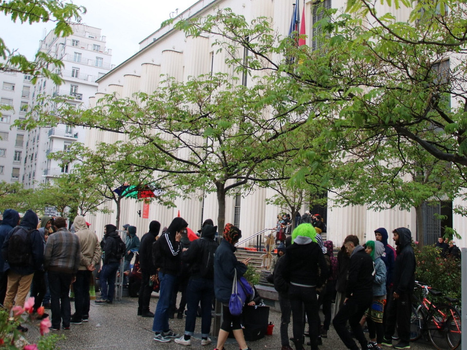 Villeurbanne : une manifestation de soutien au squat l'Oblik