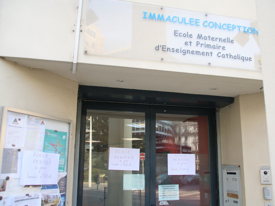 Lyon : une école fermée après le suicide sur place d'un cuisinier