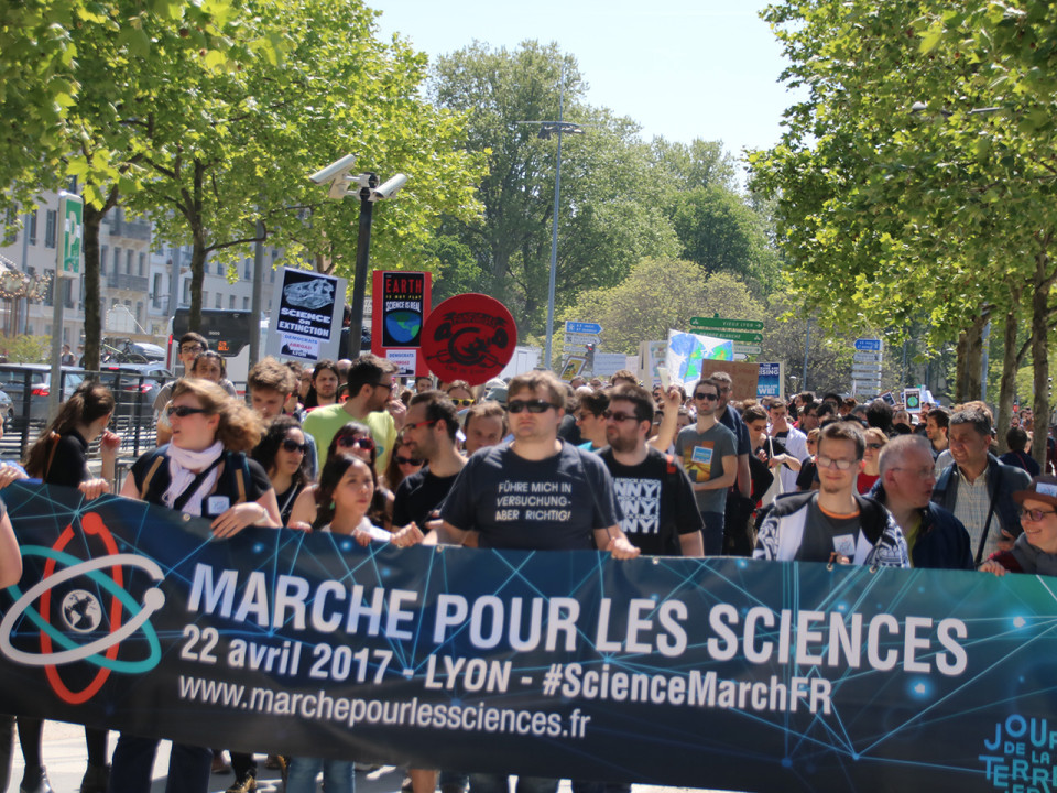 Lyon : plusieurs centaines de marcheurs pour les sciences