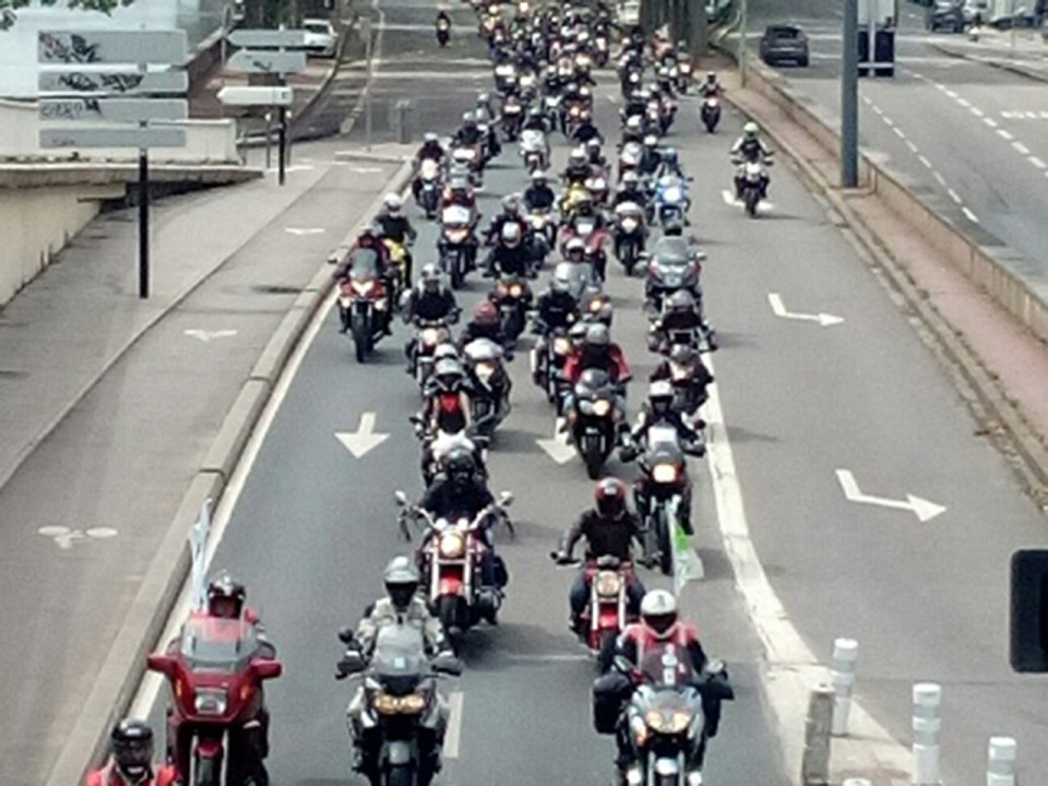 Lyon : 150 motards dans les rues pour dénoncer "la motophobie"