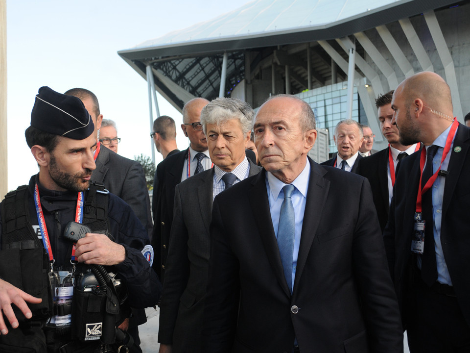 Au Parc OL, le ministre Collomb promet la fin des "territoires de non-lieu"