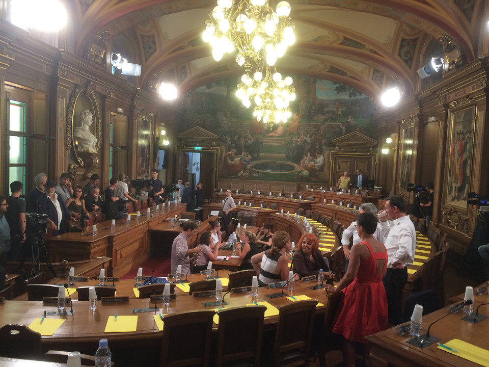 Nouveau maire de Lyon : revivez l'élection de Georges Képénékian en live commenté