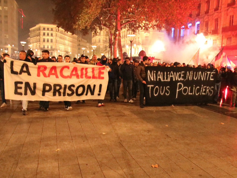 Lyon : 800 policiers ont battu le pavé, des slogans empruntés au FN