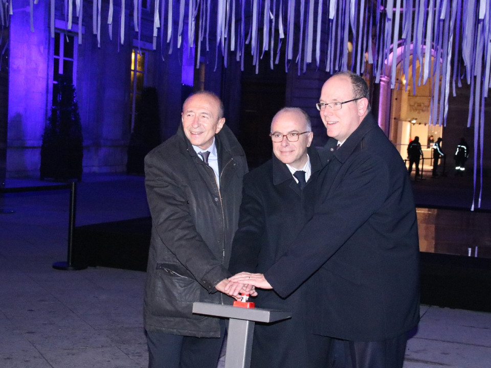 Fête des Lumières : Bernard Cazeneuve salue la décision de Gérard Collomb de relancer l'évènement
