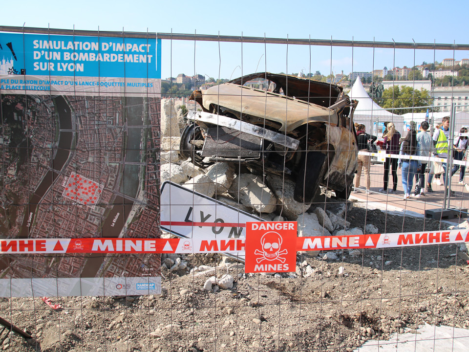 Lyon : une nouvelle pyramide de chaussures ce samedi place Bellecour 