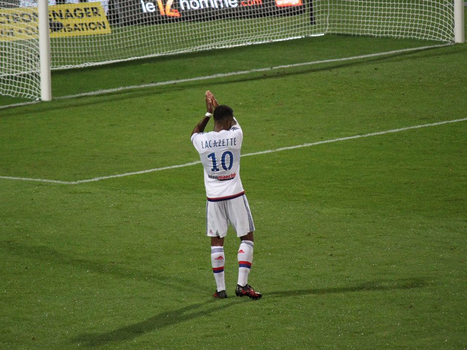 Lacazette déclare vouloir continuer avec l'OL