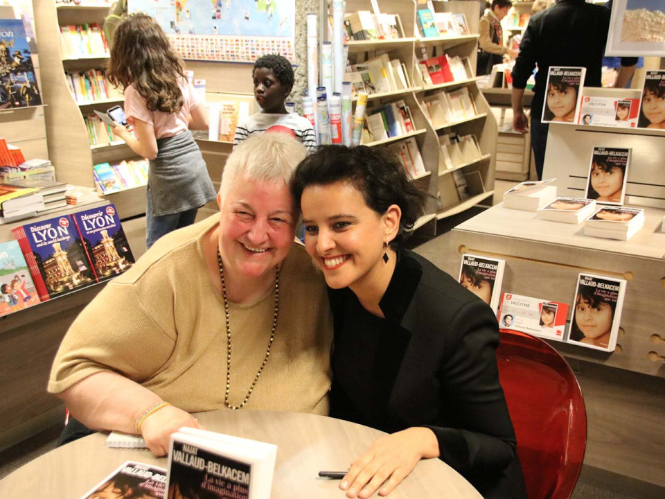 Lyon : des dizaines de personnes à la séance de dédicace de Najat Vallaud-Belkacem