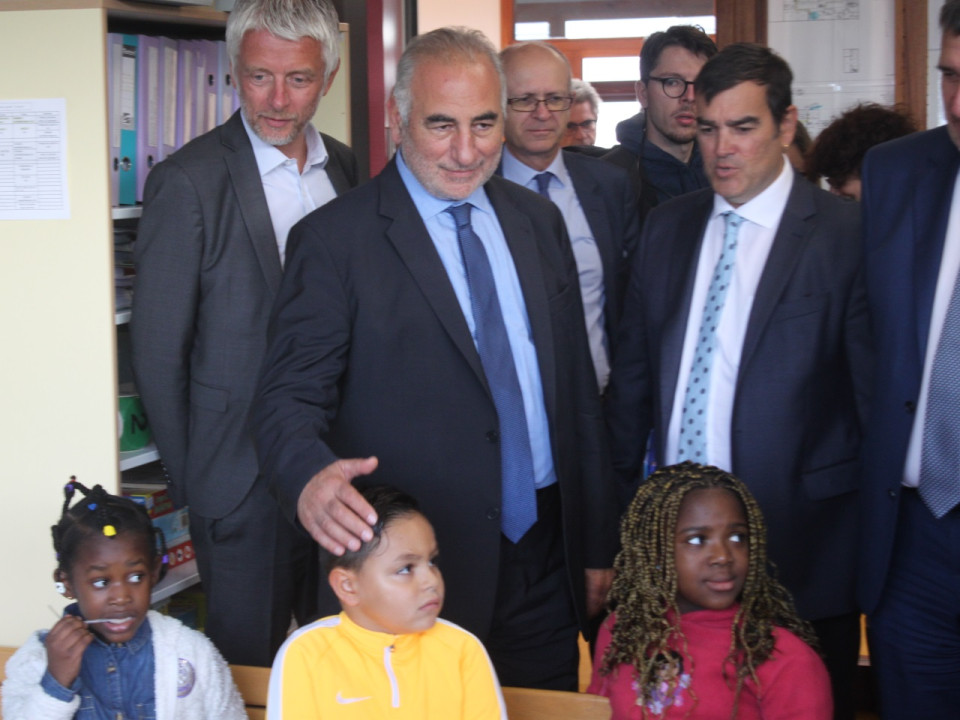 Rentrée à Lyon : une première maîtrisée pour Képénékian, avant de s’attaquer aux rythmes scolaires