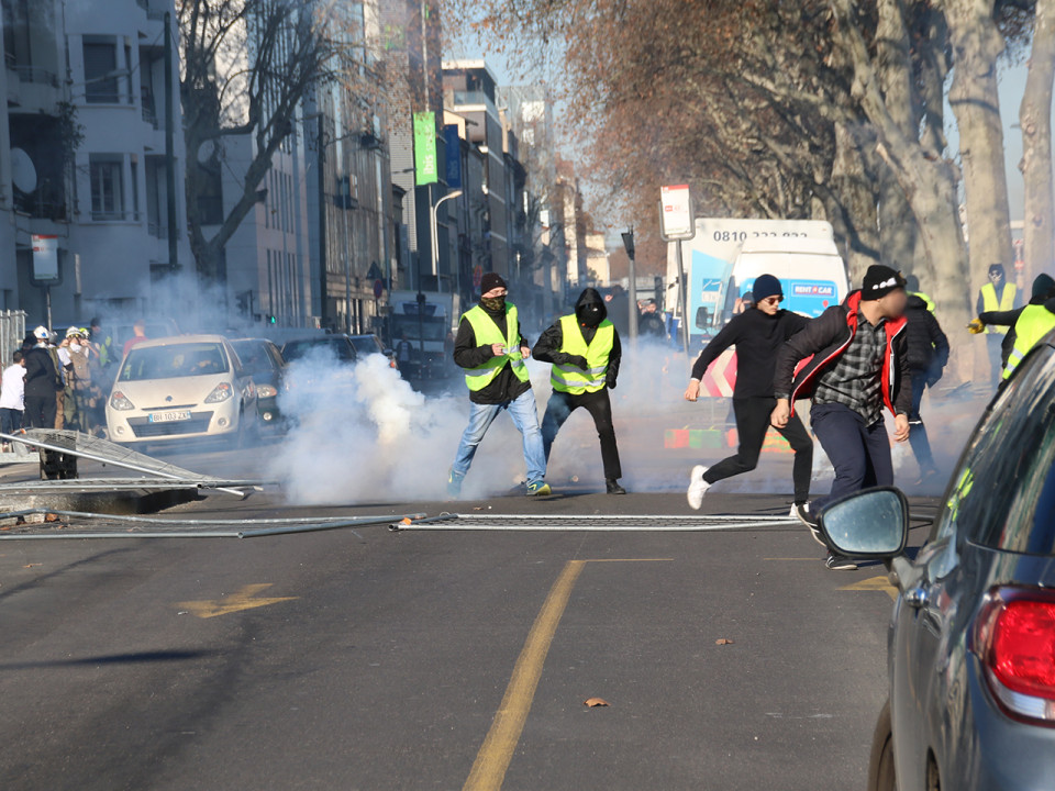 Gilets jaunes, Acte XIV : après-midi tendu sur la presqu'île