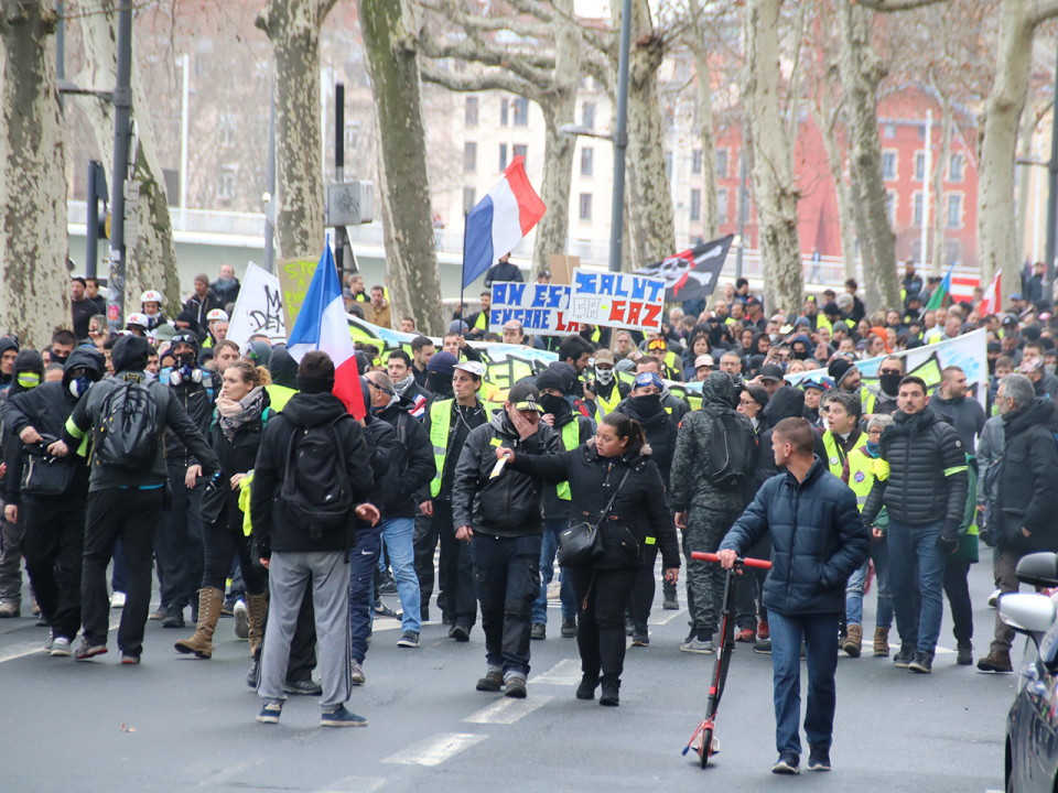 2 000 gilets jaunes de toute la région à Lyon pour l'acte XVI