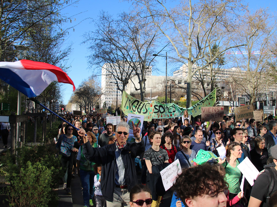 Lyon : grosse mobilisation pour les gilets jaunes, le climat, les Algériens...